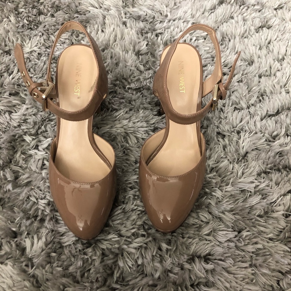 Light brown/ tan buckle heels